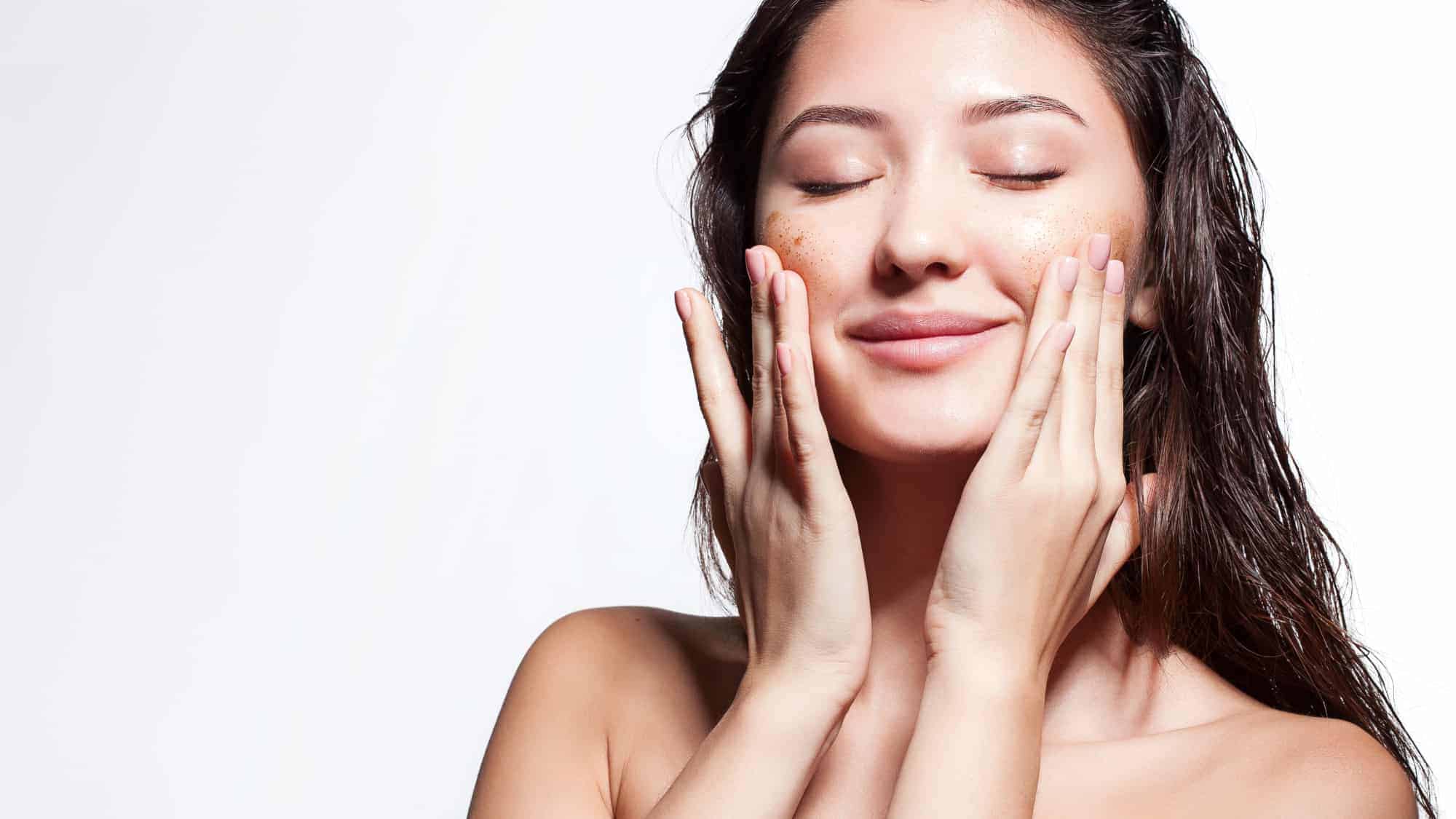 7 Benefits of Exfoliating Your Face